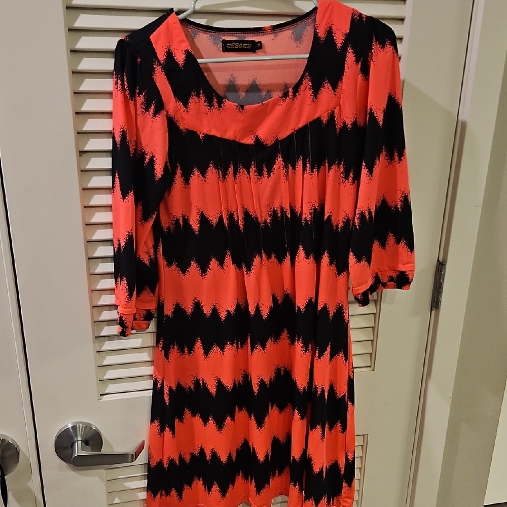 Chic Pink and Black Zigzag Dress